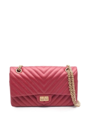 CHANEL Pre-Owned 2018-2019 Reissue 2.55 Chevron Calfskin Single Flap 224 shoulder bag - Red
