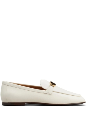 Tod's logo-plaque leather loafers - White