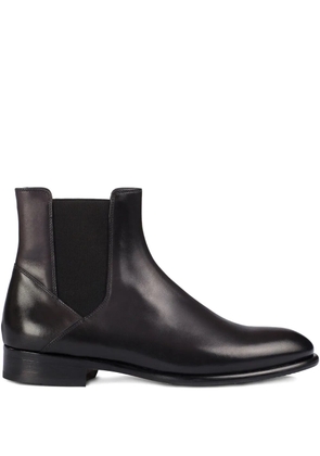 Doucal's elastic-panel leather chelsea boots - Black