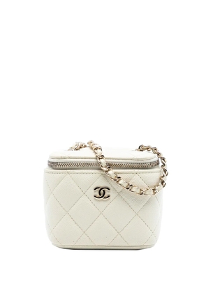 CHANEL Pre-Owned 2021 Mini CC Quilted Caviar Vanity Case with Chain crossbody bag - White