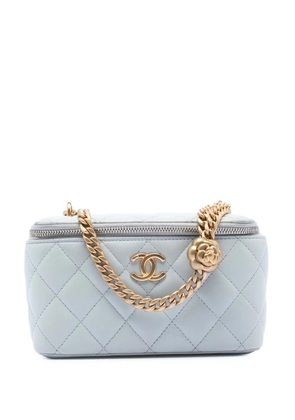 CHANEL Pre-Owned 2021-2026 Small Quilted Lambskin Sweet Camellia Vanity Case with Chain crossbody bag - Blue
