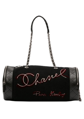CHANEL Pre-Owned 2018-2019 Paris Hamburg Embroidered Wool with Quilted Calfskin Duffle Bag shoulder bag - Black