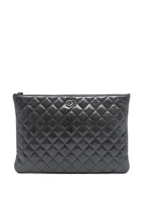 CHANEL Pre-Owned 2014 Large Quilted Iridescent Patent O Case clutch bag - Black