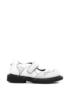 Moschino strap panelled leather ballet flats - White