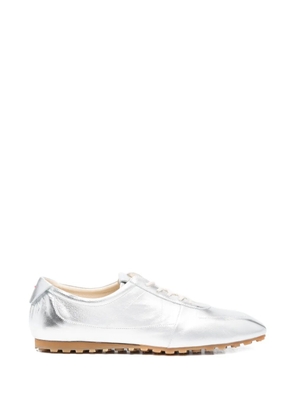 Aeyde Uma laminated leather sneakers - Silver