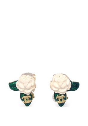 CHANEL Pre-Owned 2004 Camellia clip-on earrings - Gold