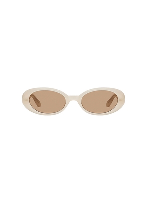 Quay Felt Cute Sunglasses in Ivory.