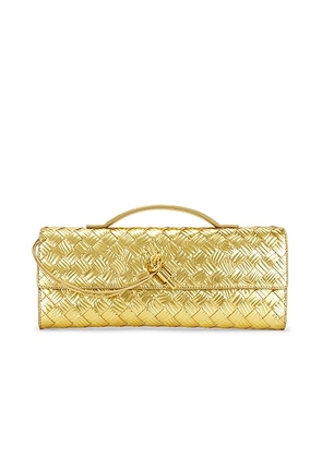 Bottega Veneta Andiamo Clutch in Gold - Metallic Gold. Size all.