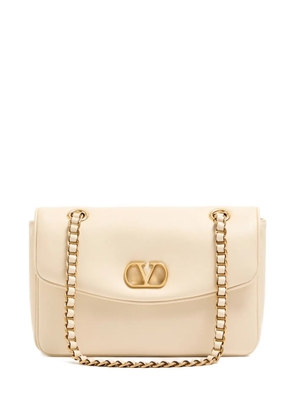 Valentino Garavani Djuna medium chain bag in nappa leather - Neutrals