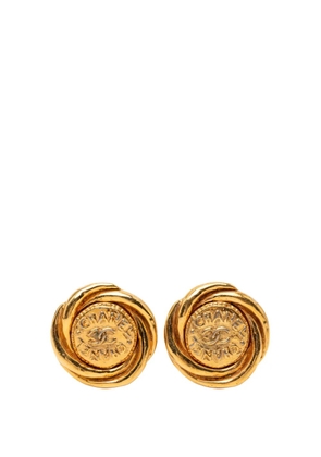 CHANEL Pre-Owned 1993 Gold Plated Twisted Double Logo Round Clip On Earrings costume earrings