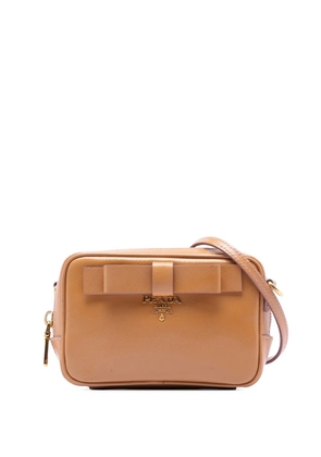 Prada Pre-Owned 2013-2026 Saffiano Vernice Bow Camera Bag crossbody bag - Brown