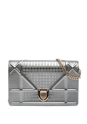 Christian Dior Pre-Owned 2018 Metallic Patent Microcannage Diorama Wallet on Chain crossbody bag - Silver