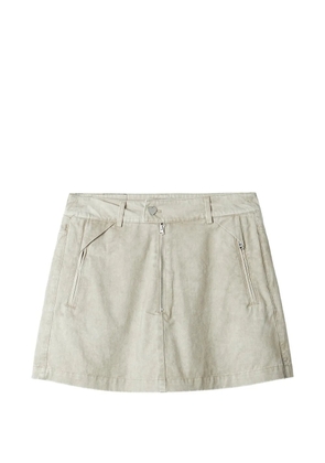 izzue logo-patch shorts - Neutrals
