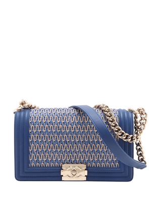 CHANEL Pre-Owned 2019 Old Medium Lambskin and Woven Raffia Boy Flap shoulder bag - Blue