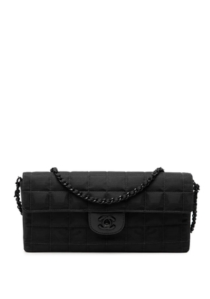 CHANEL Pre-Owned 2000-2002 New Travel Line Nylon East West Flap shoulder bag - Black