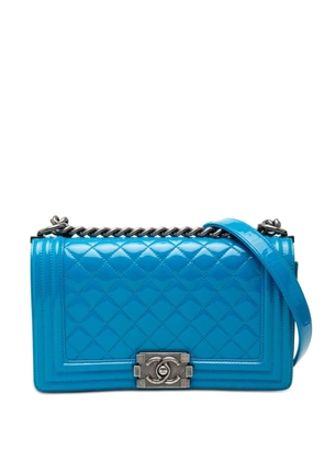 CHANEL Pre-Owned 2015-2016 Old Medium Quilted Patent Boy Flap shoulder bag - Blue