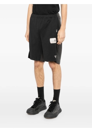 Maison MIHARA YASUHIRO logo-embroidered shorts - Black