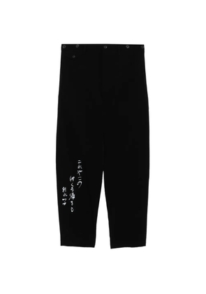 Yohji Yamamoto graphic-print tapered trousers - Black