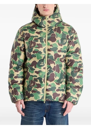 A BATHING APE® ABC camo-print hooded down jacket - Green