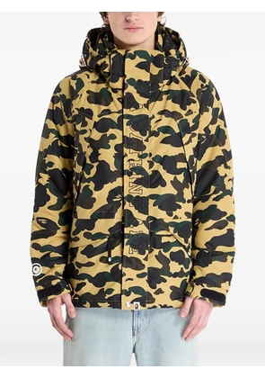 A BATHING APE® camo shark snowboard jacket - Yellow