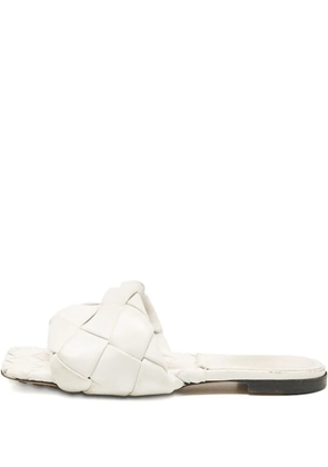 Bottega Veneta Pre-Owned interwoven-design sandals - White