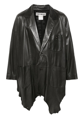 Issey Miyake Pre-Owned handkerchief-hem leather coat - Black