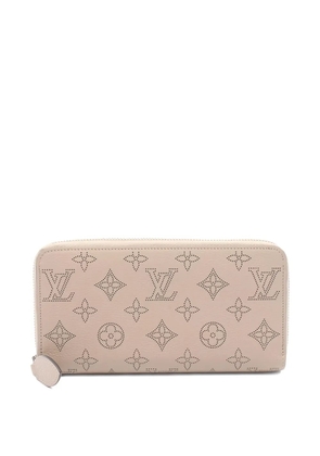 Louis Vuitton Pre-Owned 2021 Mahina Galle perforated-leather wallet - Neutrals