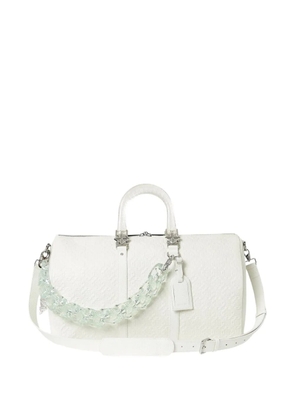 GUAPI embossed chain-detail duffle bag - White