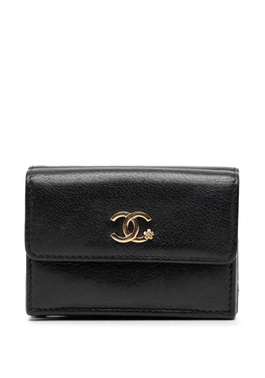 CHANEL Pre-Owned 2018-2019 Calfskin CC Lucky Flower Trifold Wallet small wallets - Black