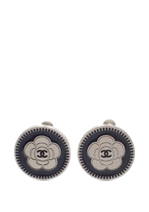 CHANEL Pre-Owned 2006 CC Silver Plated Enamel Camellia Clip On Earrings costume earrings - Black