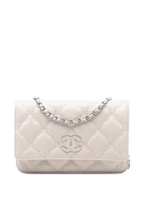CHANEL Pre-Owned 2012-2013 CC Quilted Calfskin Double Stitch Hamptons Wallet on Chain crossbody bag - Brown
