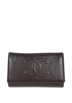 CHANEL Pre-Owned 2002 logo-embossed key case - Brown