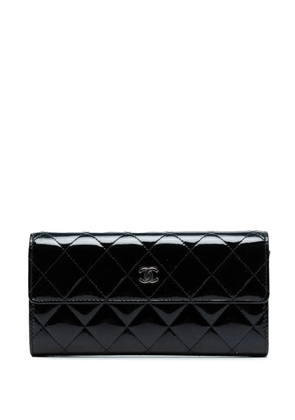 CHANEL Pre-Owned 2013-2014 Large CC Quilted Patent Flap Wallet long wallets - Black