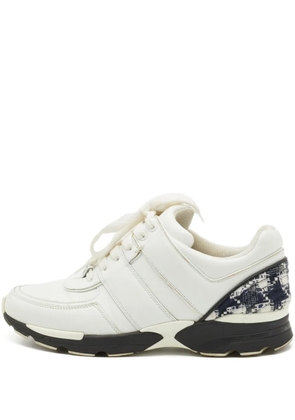 CHANEL Pre-Owned panelled sneakers - White