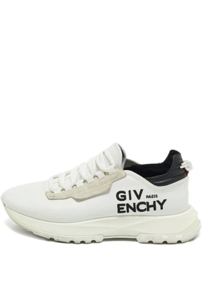 Givenchy Pre-Owned leather sneakers - White