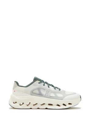 On Cloudtilt logo sneakers - White