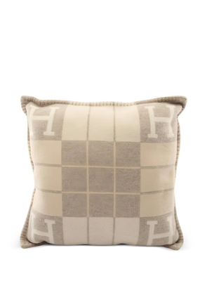 Hermès Pre-Owned 2010s Avalon III PM Coco Chamomile cushion - Neutrals