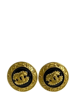 CHANEL Pre-Owned 1996 CC Gold Plated and Enamel Round Button Clip On Earrings costume earrings - Black