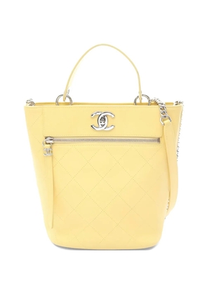 CHANEL Pre-Owned 2019 matelasse chain-strap tote bag - Yellow