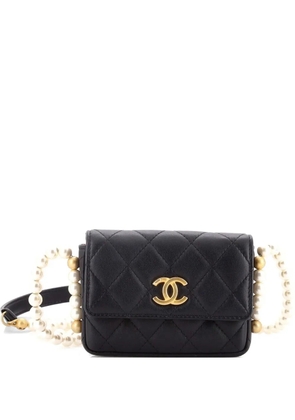 CHANEL Pre-Owned About Pearls Flap Card Holder with Chain Quilted Calfskin crossbody bag - Black