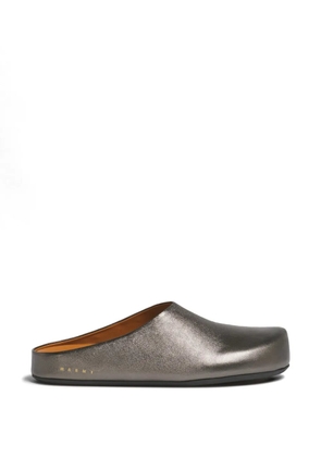 Marni metallic logo print sabots - Grey