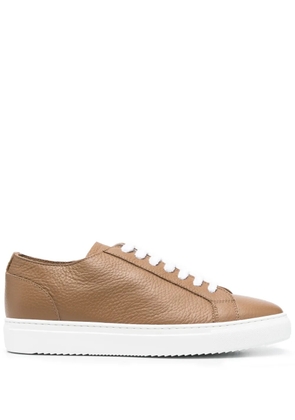 Doucal's low-top leather sneakers - Brown