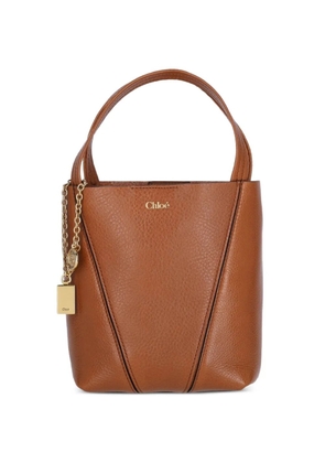 Chloé small Chloé Spin charm-detai tote bag - Brown