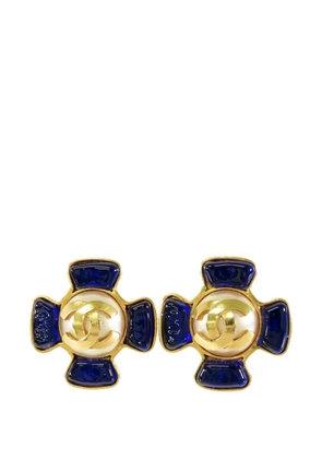 CHANEL Pre-Owned 1995 CC Gold Plated Gripoix Faux Pearl Clip On Earrings costume earrings