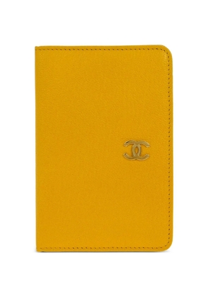 CHANEL Pre-Owned 2000 logo-detail card holder - Yellow