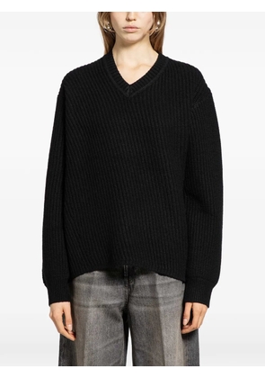 6397 angled-rib V-neck - Black