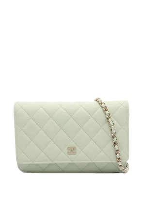 CHANEL Pre-Owned 2021 chain quilted wallet - Green