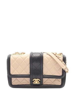 CHANEL Pre-Owned 2015-2016 Matelasse quilted leather shoulder bag - Neutrals