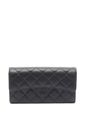 CHANEL Pre-Owned 2021 matelasse leather wallet - Black