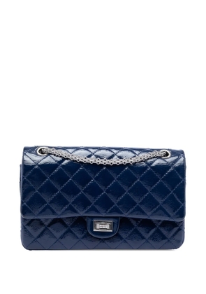 CHANEL Pre-Owned 2010-2011 Quilted Patent Reissue 2.55 Double Flap 226 crossbody bag - Blue